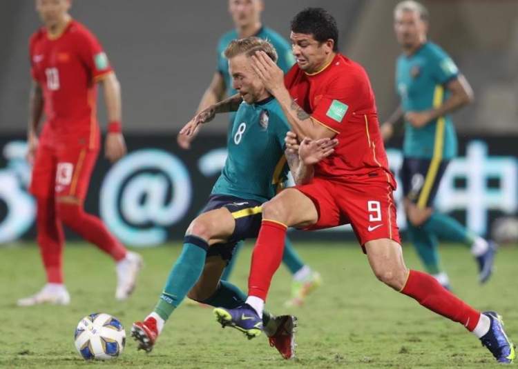 意甲保级大战：帕尔马客场击败比萨，恩佐拉红牌离场