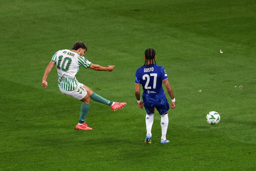 图片报：诺伊尔调整了训练流程，乌尔比希也激励着他继续