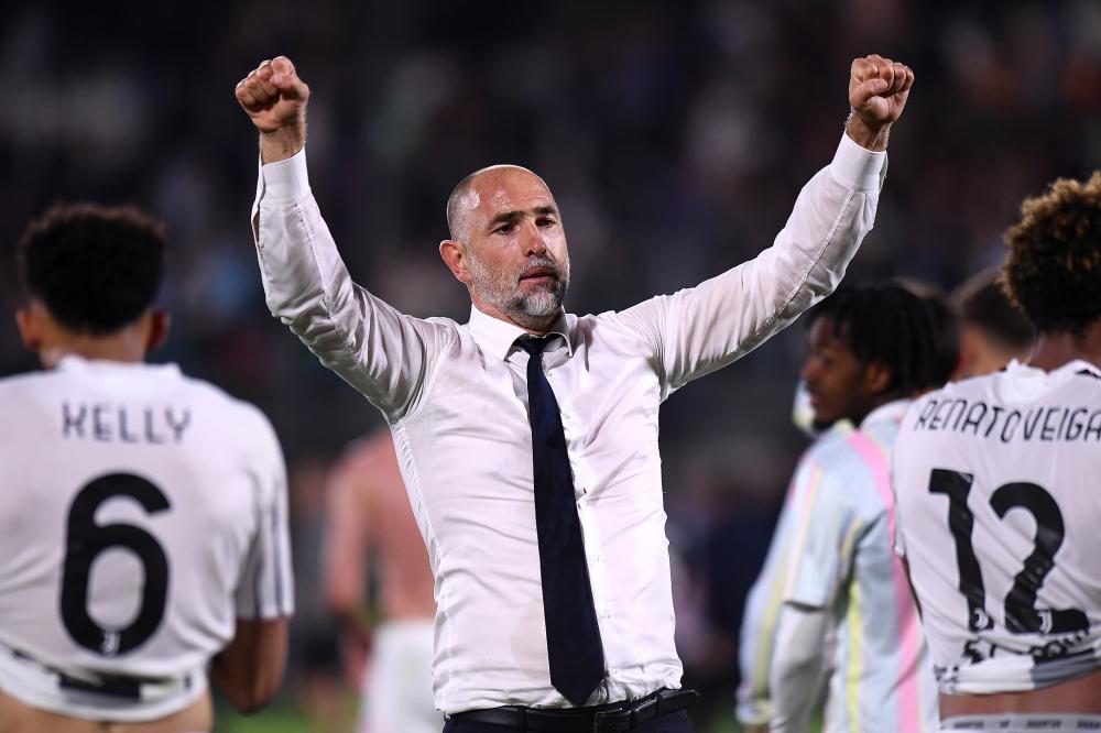 记者：李可并未参加申花赛前合练，明天能否首发存疑